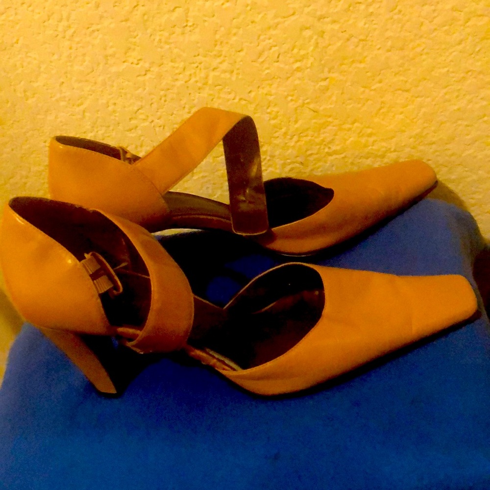 Size 9 1/2 - Jones Wear Square Toe Leather Heels - TAN